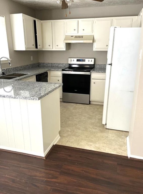 9902 Hummingbird St, Morgans Point, TX 77571