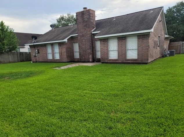 950 Stevenage Ln, Channelview, TX 77530