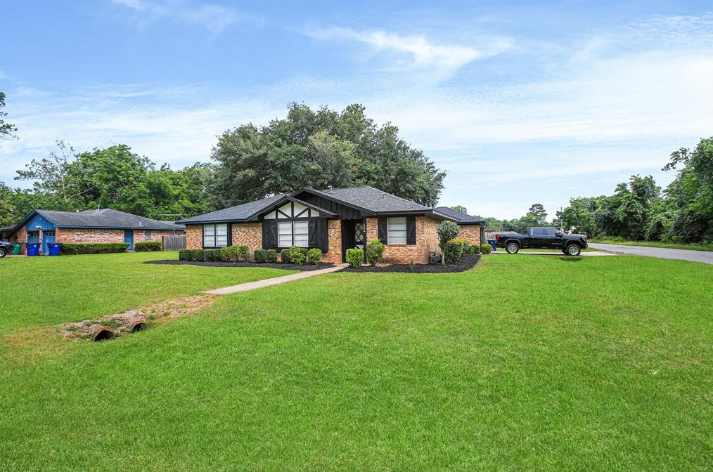 402 Jansen Dr, West Columbia, TX 77486-4038