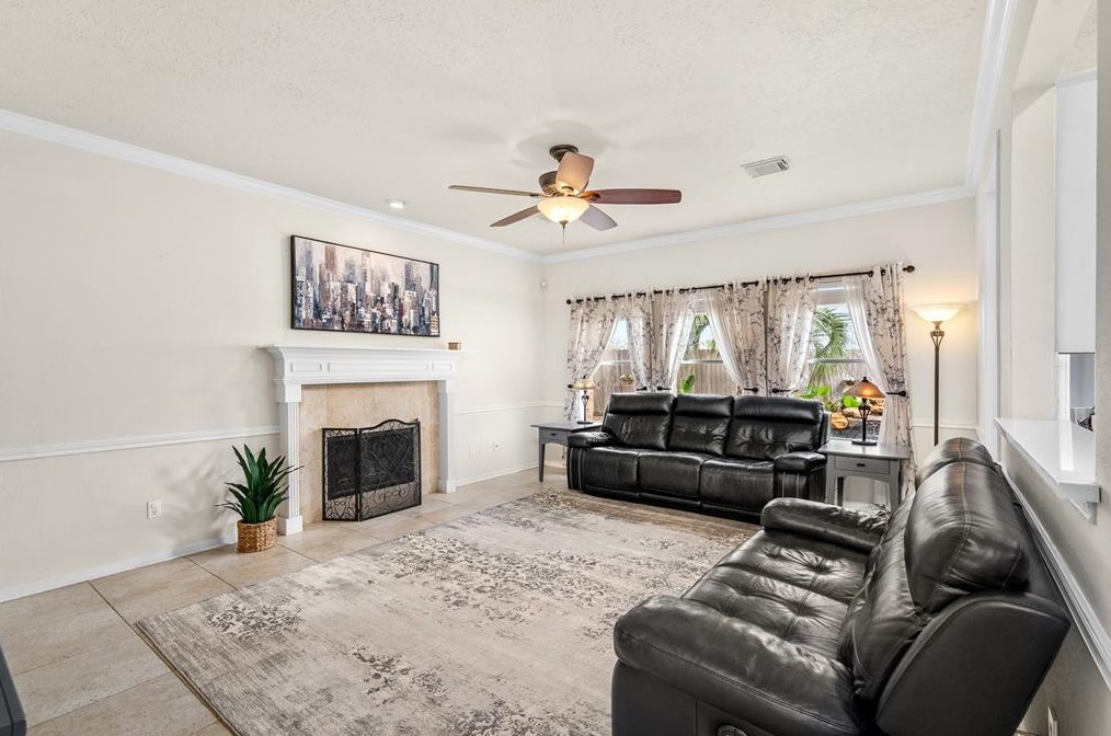 3503 Almond Crk Dr, Houston TX  77059-2819 exterior