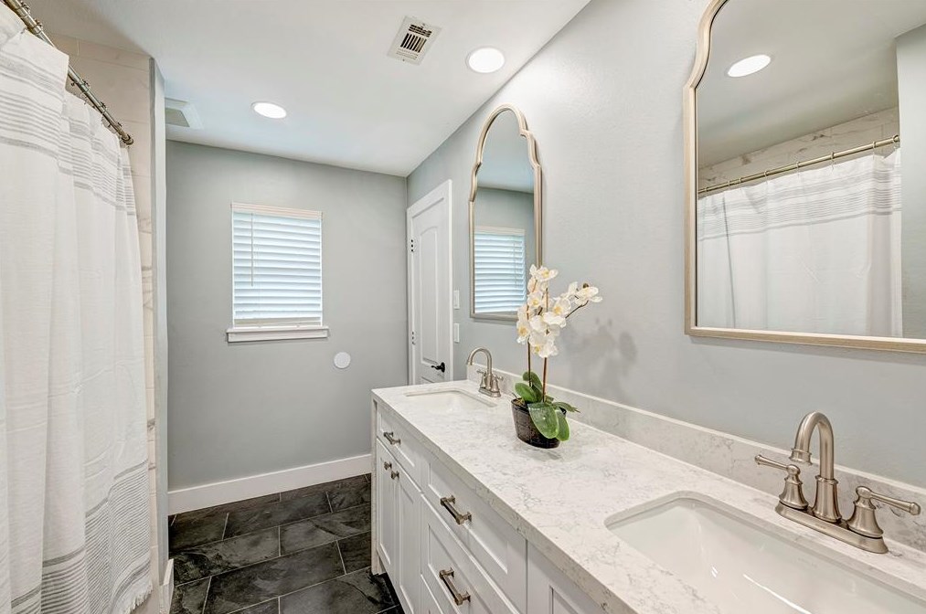 14015 Taylorcrest, Houston TX  77079-8702 exterior