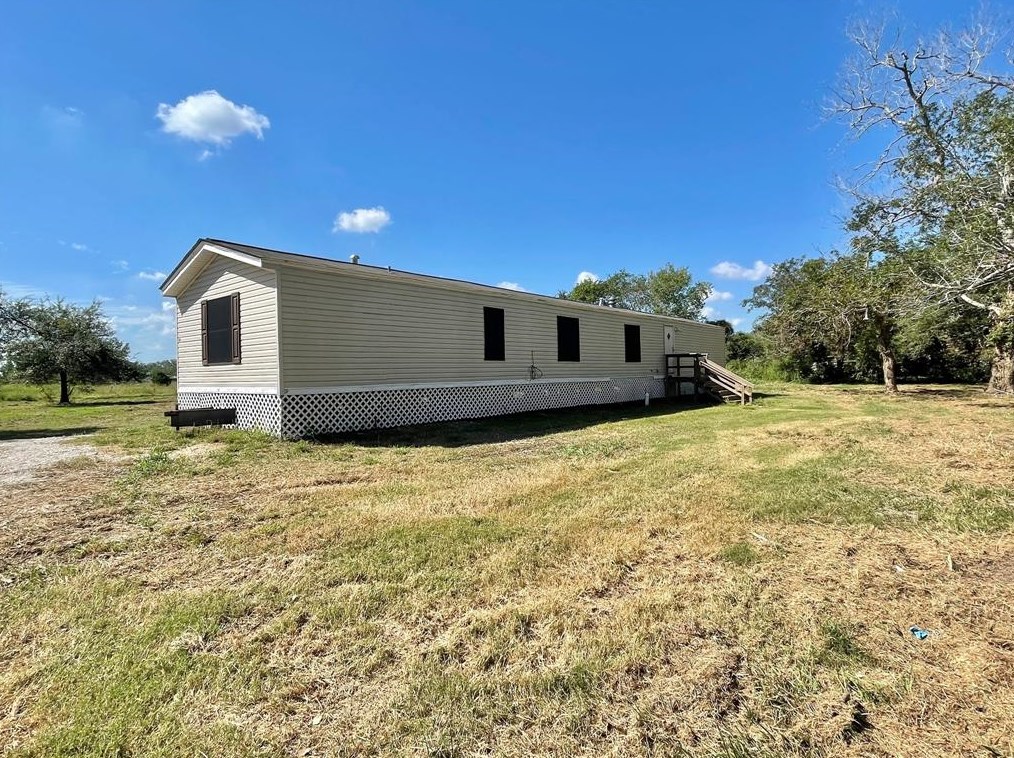 238 E Phillips Rd, Angleton, TX 77515