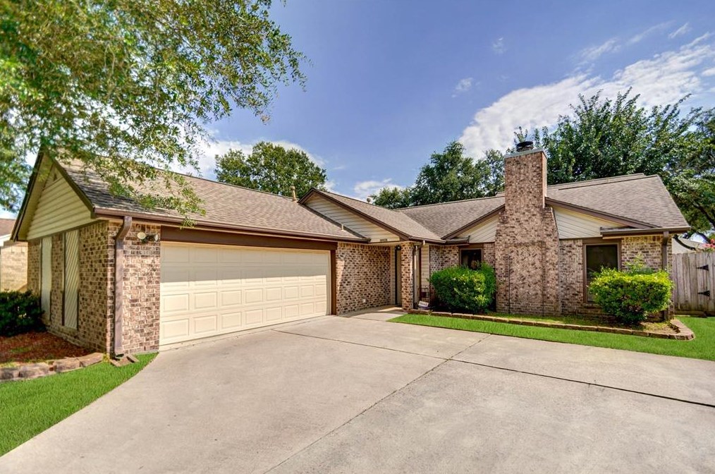 10928 Collingswood Dr, Morgans Point, TX 77571