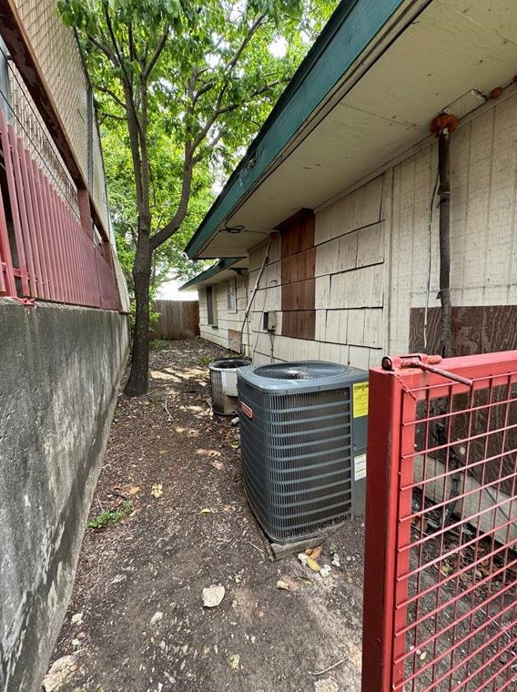 3319 Bammel Ln, Houston TX  77098-2028 exterior