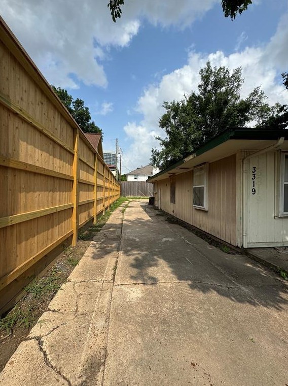 3319 Bammel Ln, Houston TX  77098-2028 exterior