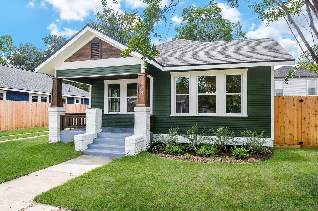 924 Gardner St, Houston, TX 77009-5017
