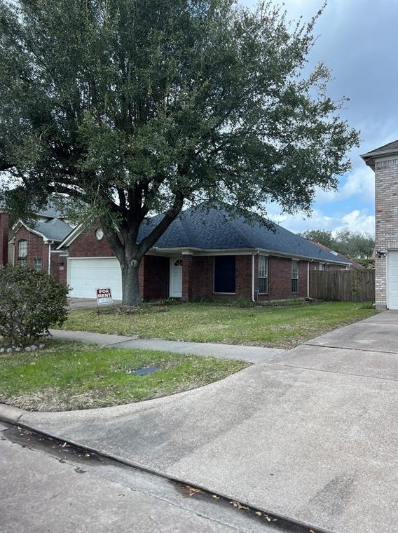 8906 Fondren Village Dr, Houston, TX 77071
