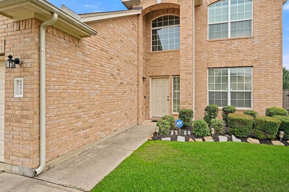 19410 Plantation Cove Ln, Katy, TX 77449-4865