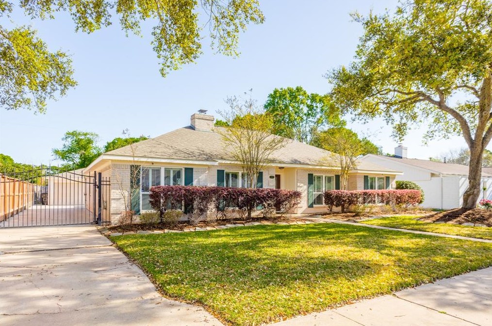 6134 Wigton Dr, Houston, TX 77096