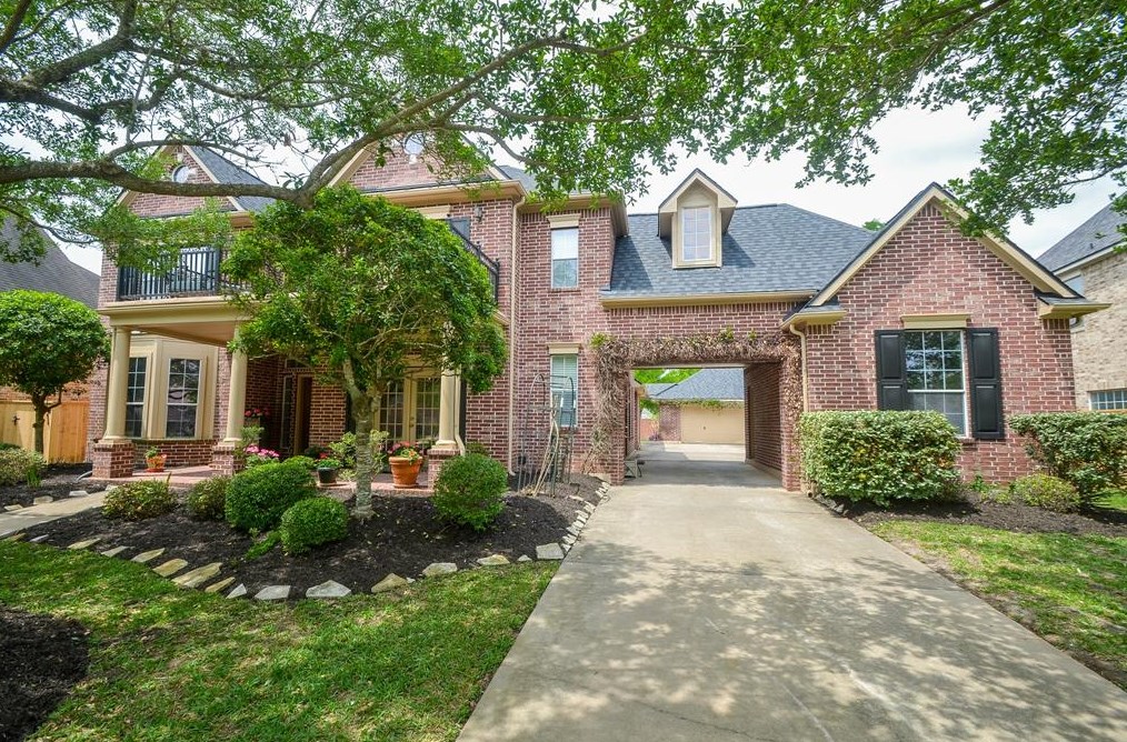 2315 Greenhaven Dr, Sugar Land, TX 77479-5468