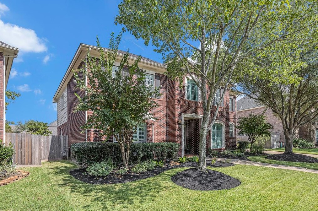 15918 Lake Loop Dr, Cypress, TX 77433-5777