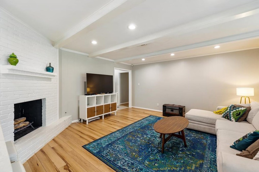 4411 Deer Lodge Dr, Houston, TX 77018