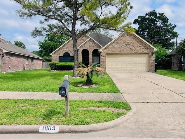 1809 Village Ct Ln, Richmond, TX 77471