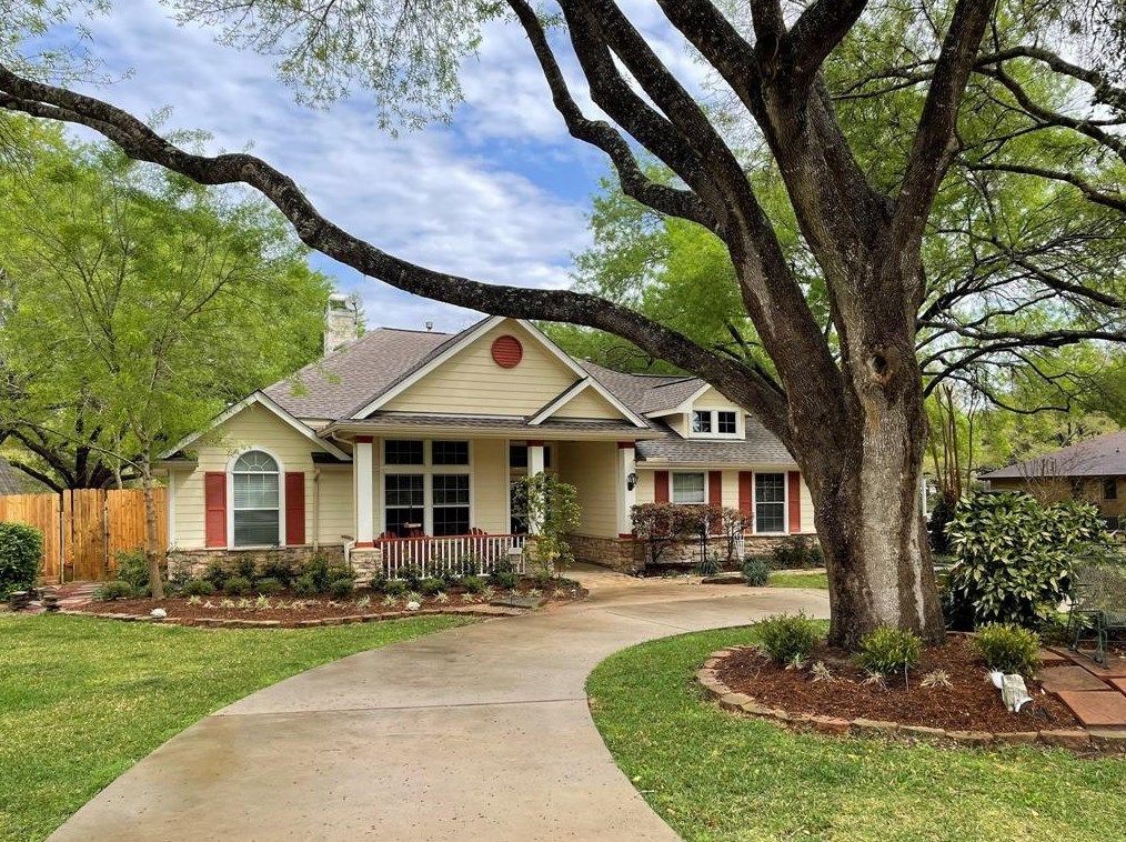 18818 Meadow Ln, Tomball, TX 77377