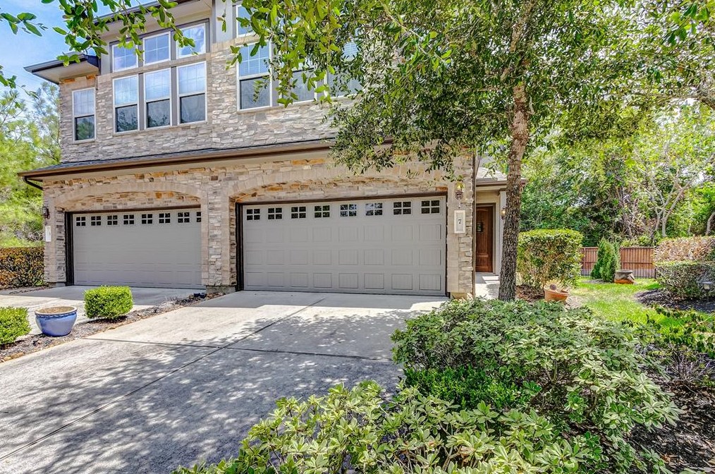 7 Aventura Pl, Spring TX  77389-2016 exterior