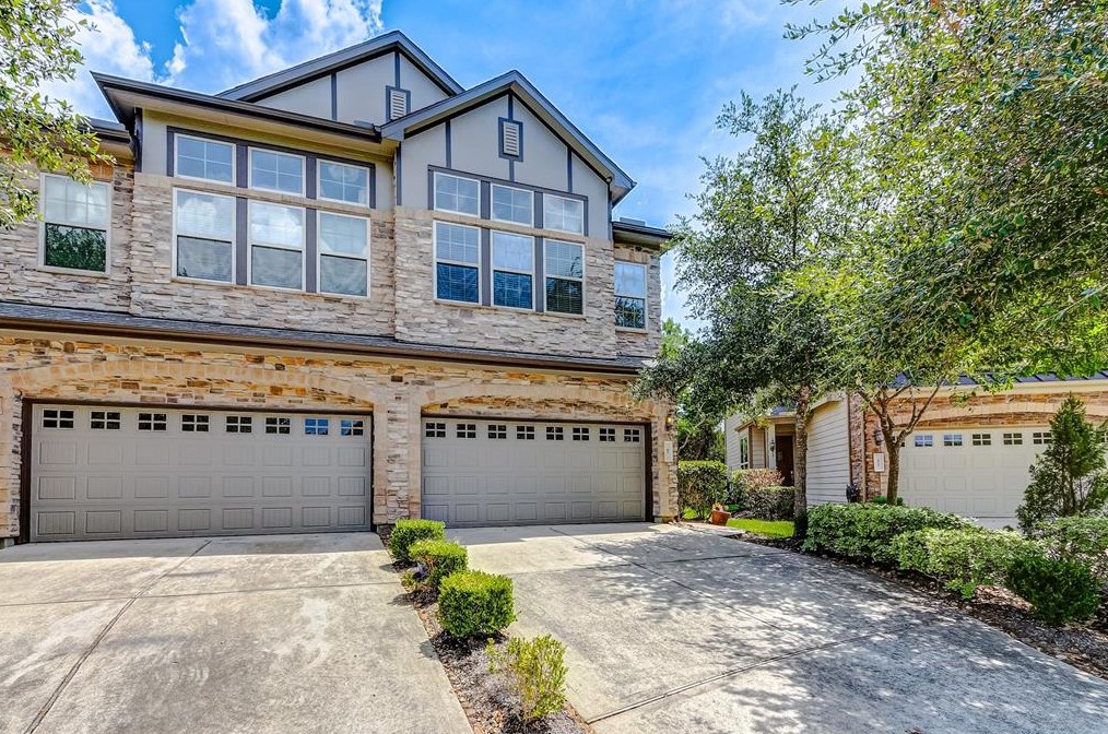 7 Aventura Pl, Spring TX  77389-2016 exterior