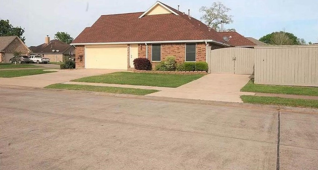 101 Revere Ct, Richwood, TX 77531-2255