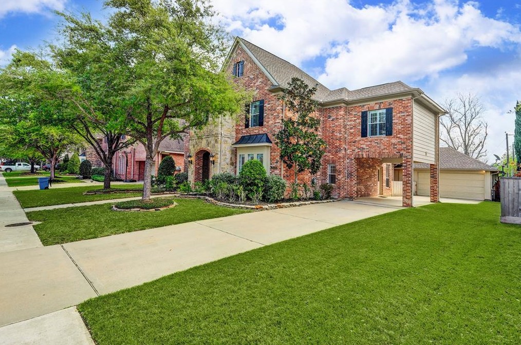 1118 Forest Knoll Ln, Sugar Land, TX 77479-4852