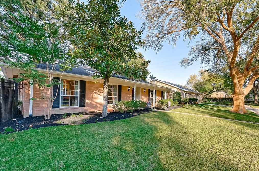 5506 Braesvalley Dr, Houston, TX 77096