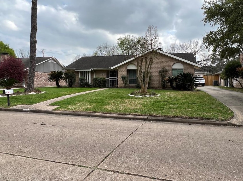 918 Ashford Pkwy, Houston, TX 77077-2402