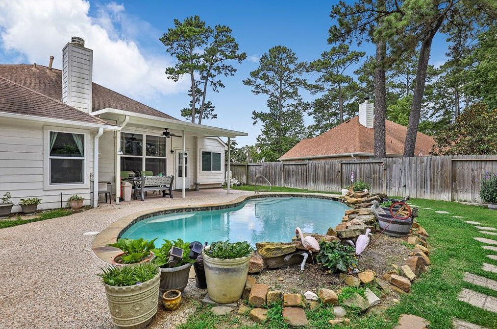 918 Astern Dr, Crosby, TX 77532-5738