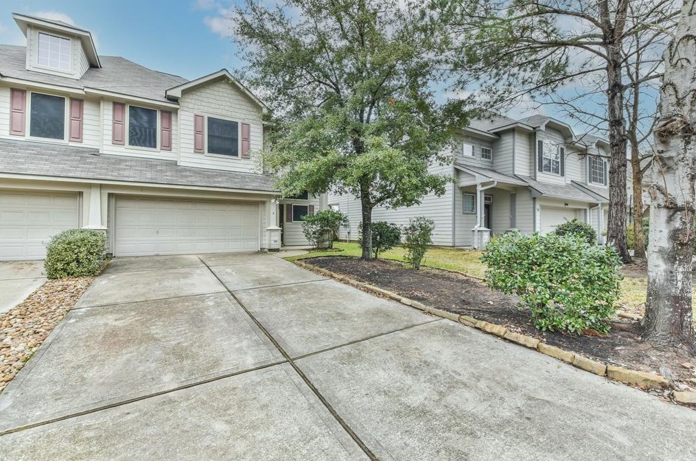 2 Bellisima Ct, Conroe, TX 77384