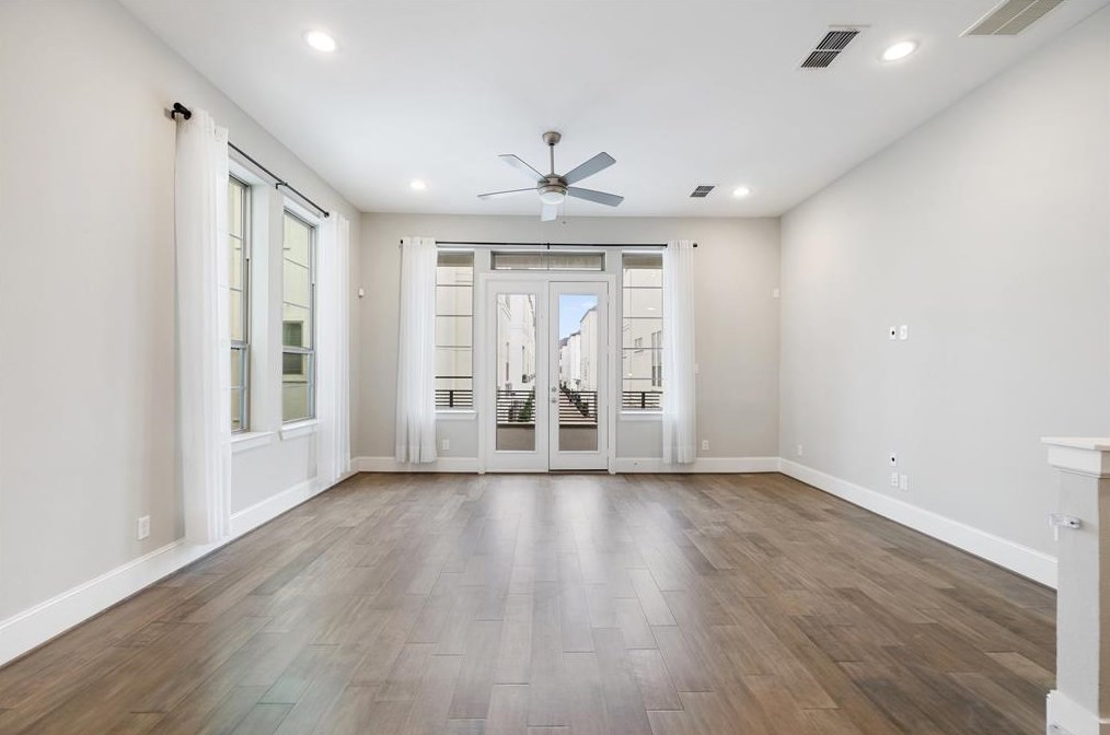 415 T C Jester Blvd, Houston TX  77007-0018 exterior