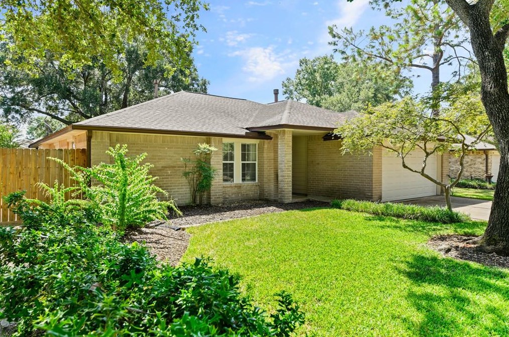 5914 Angel Falls Ln, Houston, TX 77041-5908