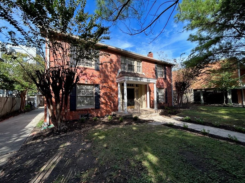 16 Pinedale St, Houston, TX 77006-6537
