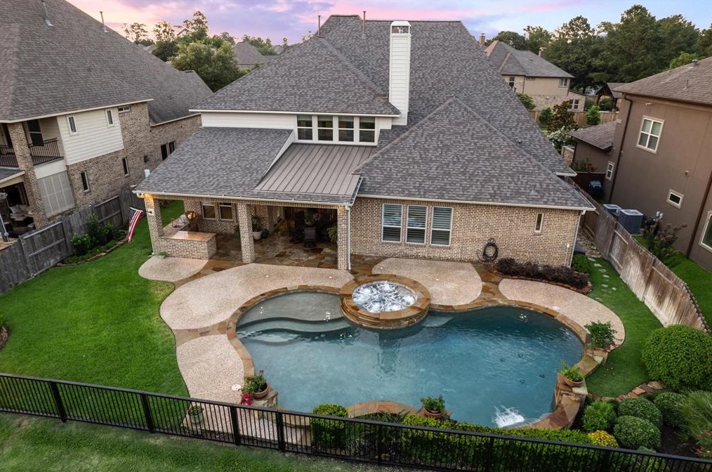 18511 Duke Lake Dr, Spring, TX 77388