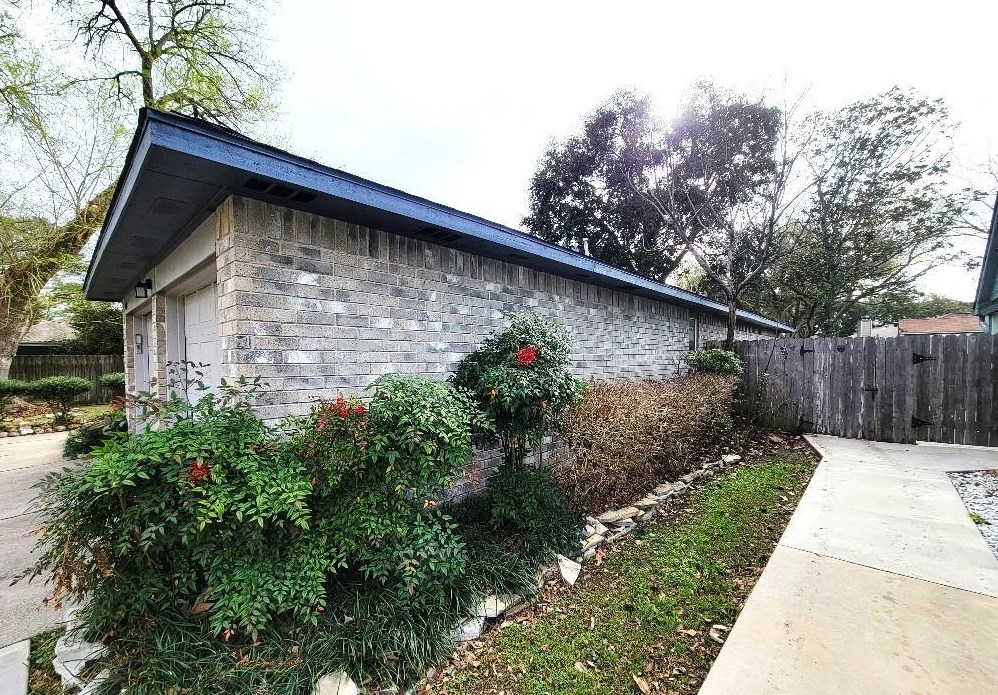 417 Deer Fern Dr, League City, TX 77573-5965
