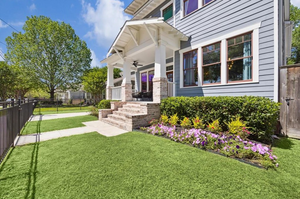809 Redan St, Houston, TX 77009-6037