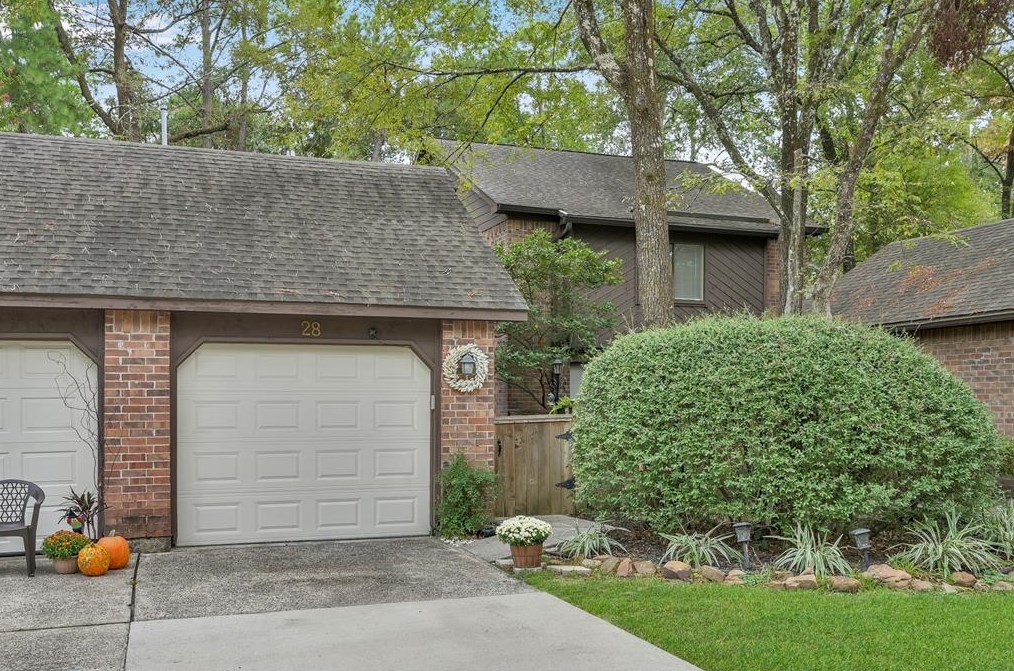28 Willowood Ct, Spring, TX 77381-2968
