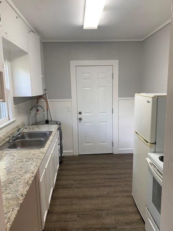719 W Willis St, Alvin, TX 77511