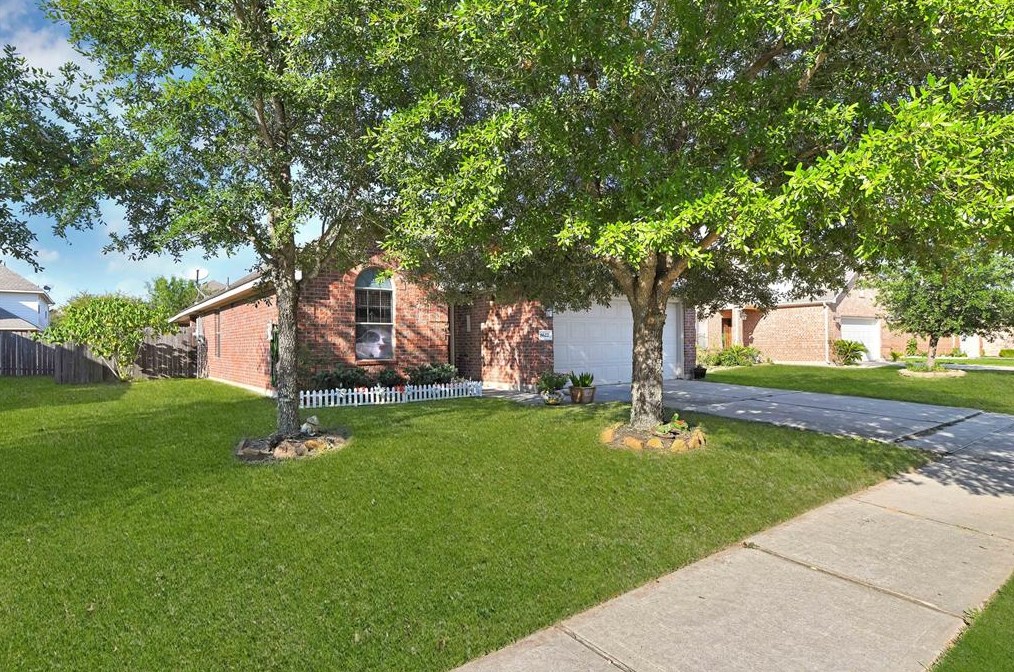 8622 Sunny Gallop Dr, Tomball, TX 77375-7873