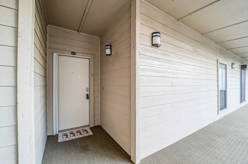 351 Lakeside Ln Apt 209, Houston, TX 77058