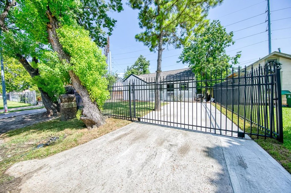 7232 Eppes St, Houston TX  77087-4340 exterior