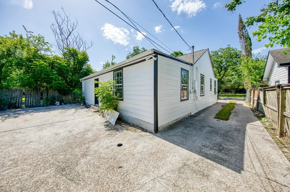 7232 Eppes St, Houston TX  77087-4340 exterior