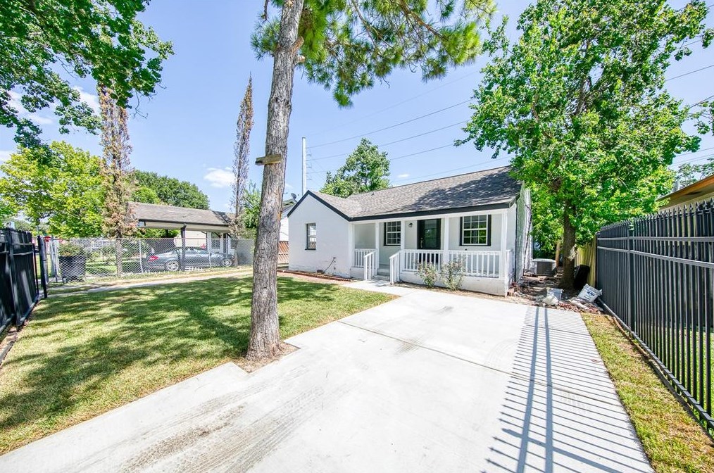 7232 Eppes St, Houston TX  77087-4340 exterior