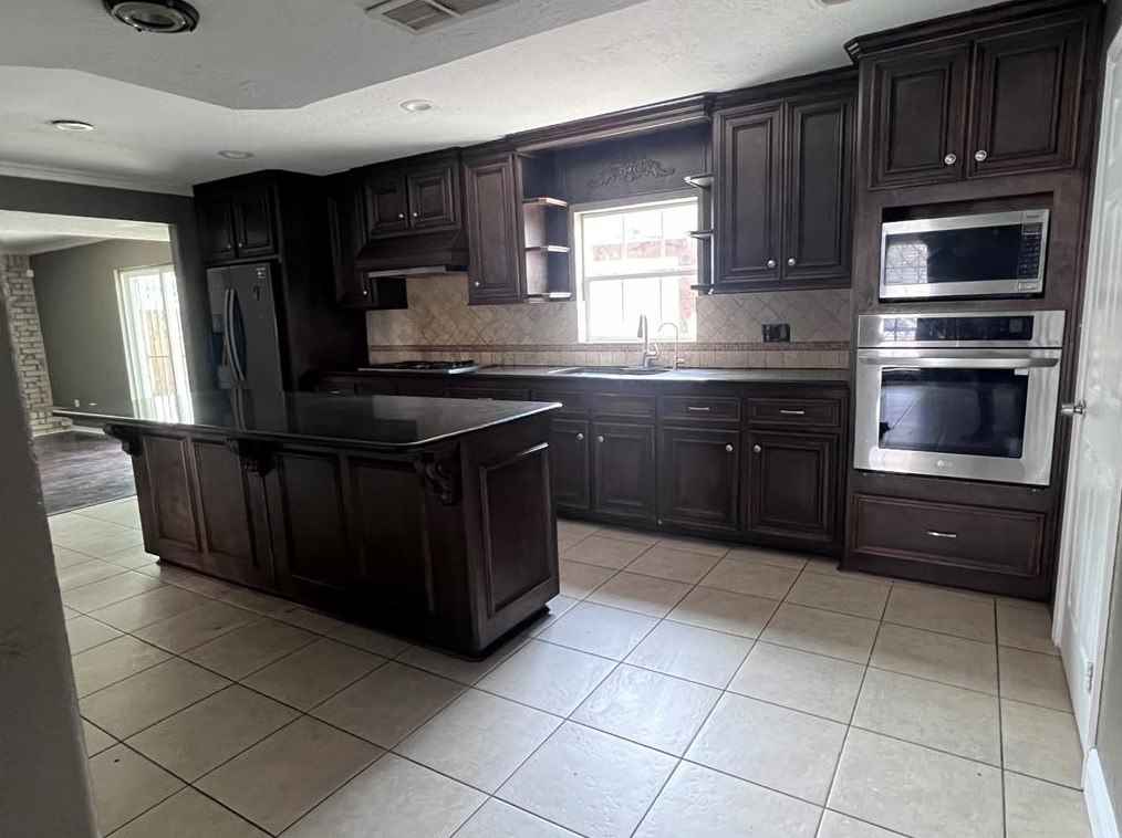 11331 Featherstar Ln, Houston TX  77067-3305 exterior