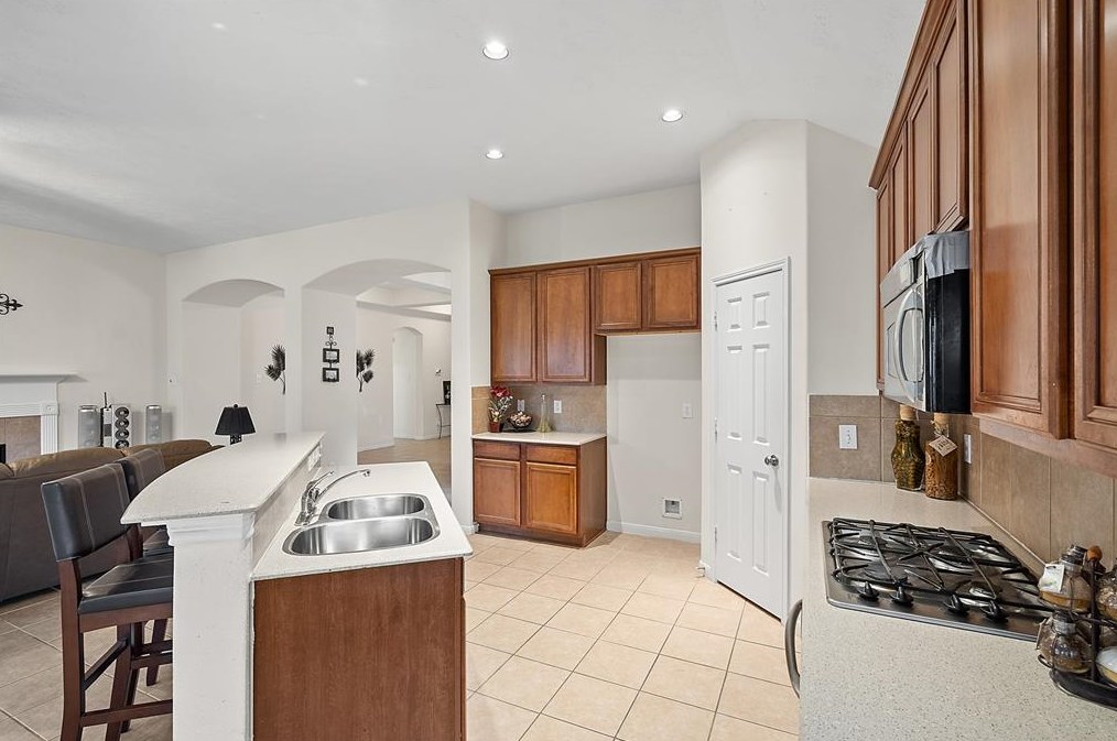 5211 Silver Oak Dr, Pasadena TX 77505-3075 exterior