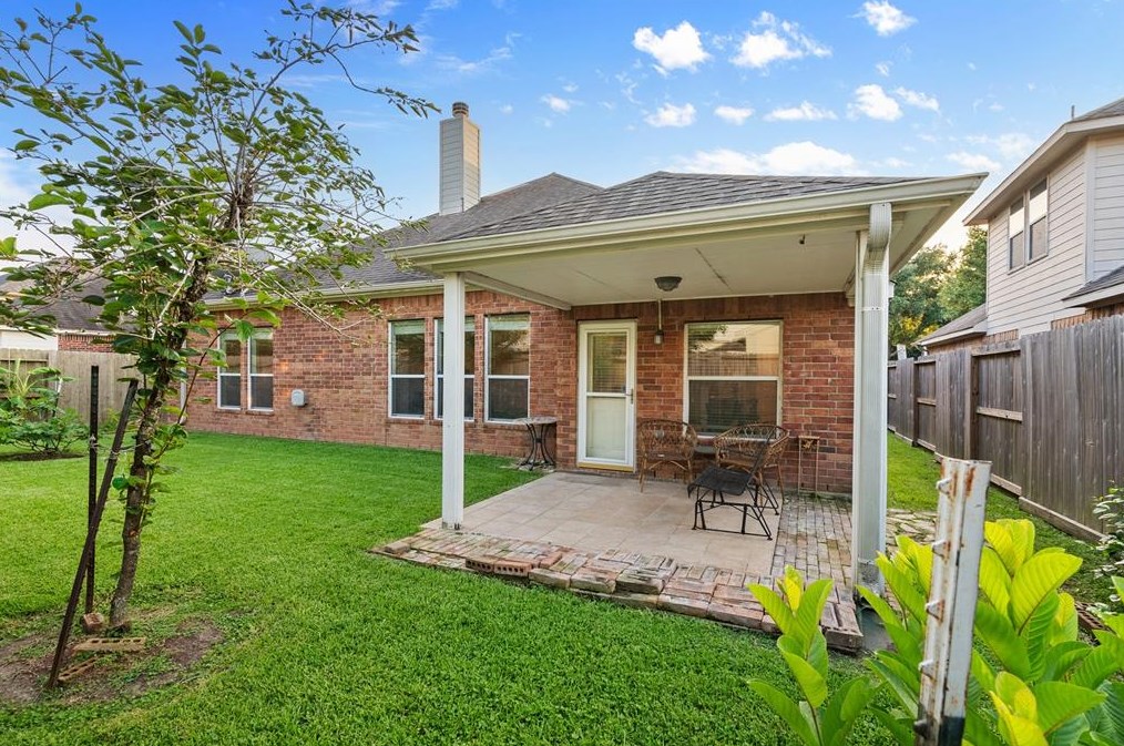 5211 Silver Oak Dr, Pasadena TX 77505-3075 exterior