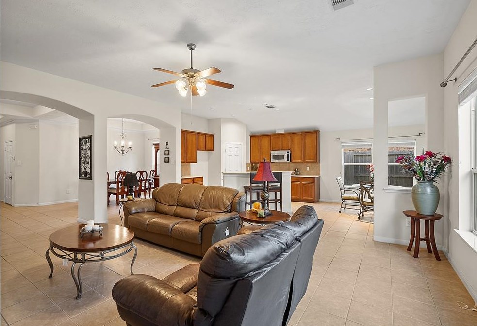 5211 Silver Oak Dr, Pasadena TX 77505-3075 exterior