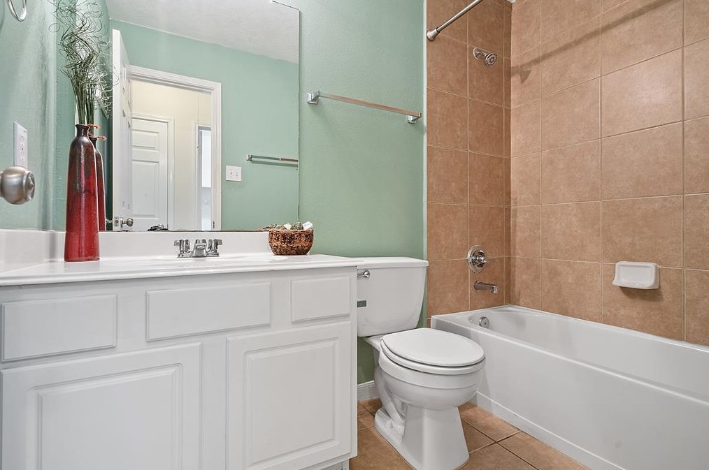 5211 Silver Oak Dr, Pasadena TX 77505-3075 exterior