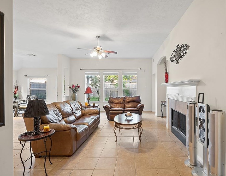 5211 Silver Oak Dr, Pasadena TX 77505-3075 exterior