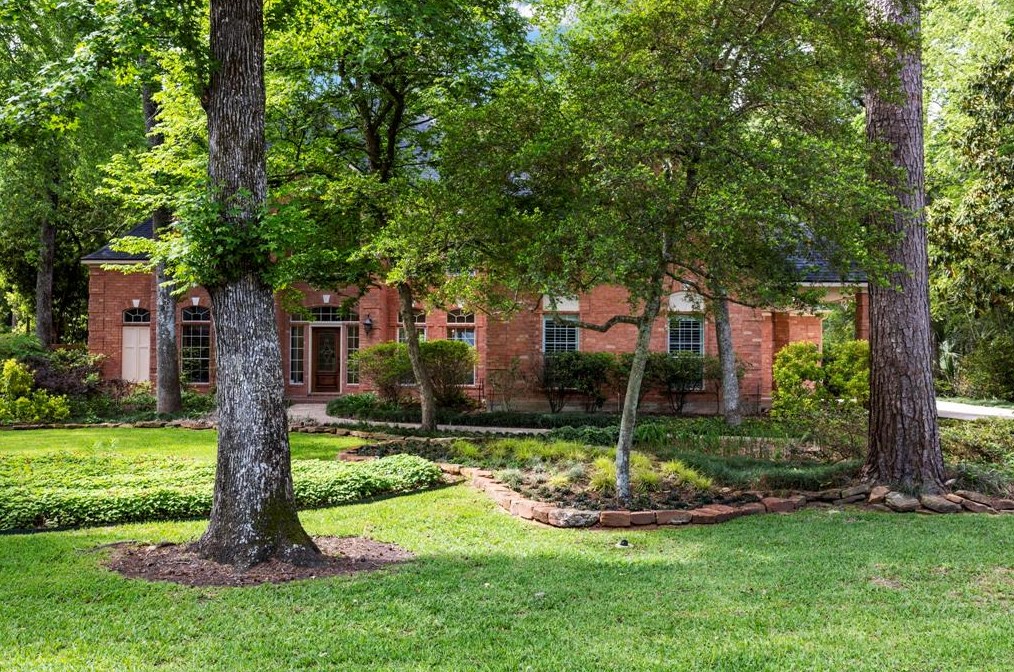 35 Halfmoon Ct, Spring, TX 77380