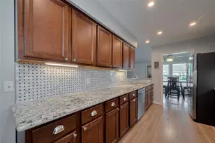 64 Hideaway Dr, Friendswood, TX 77546 - Photo 10