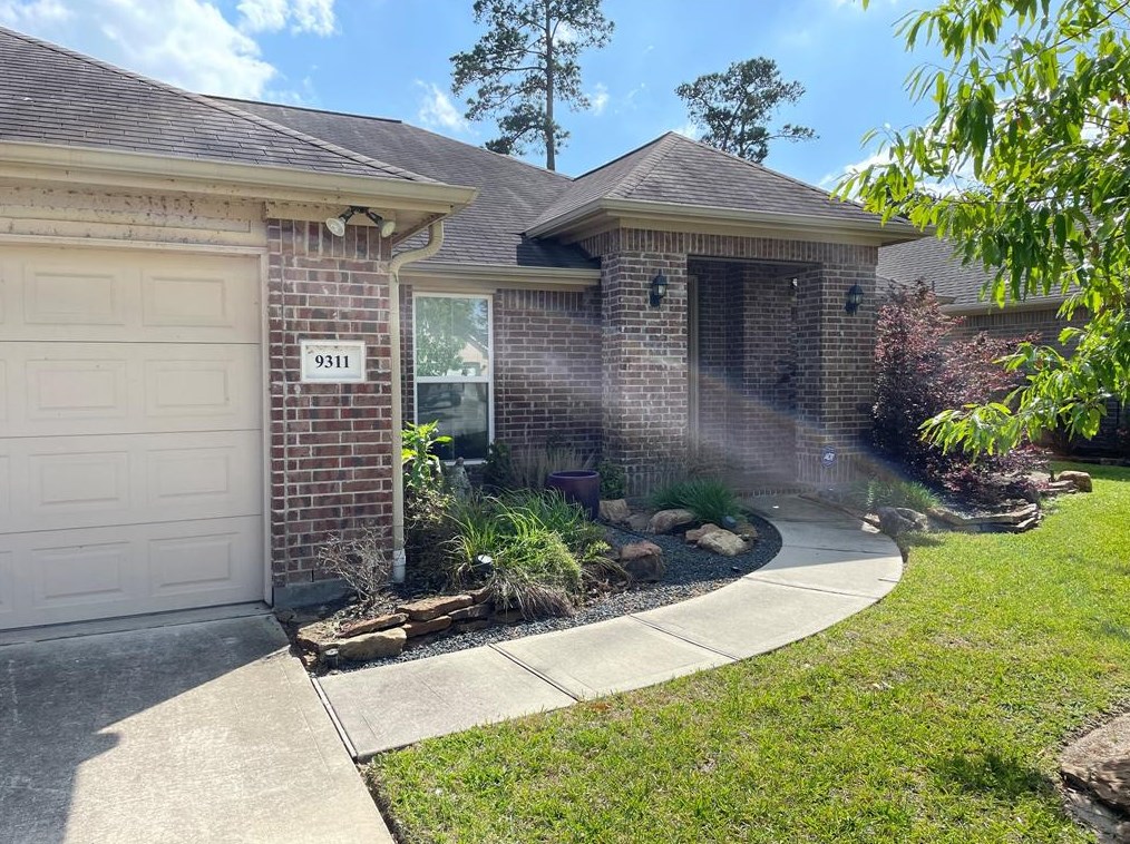 9311 E Lakeside Dr, Magnolia, TX 77354