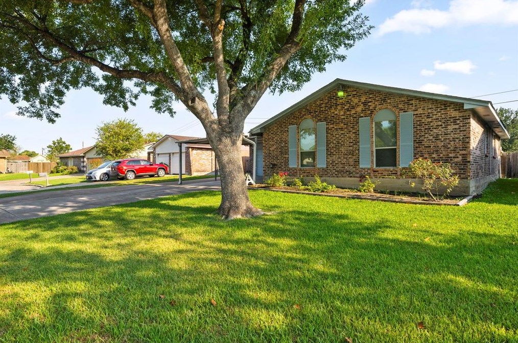 11611 Graywood Dr, Houston, TX 77089