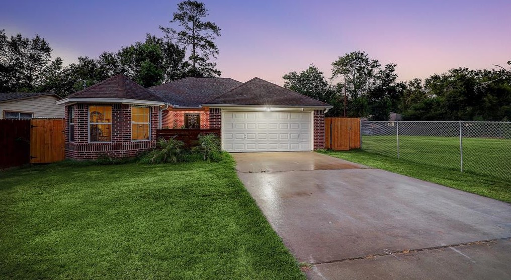 8205 Bigwood St, Houston, TX 77078-2205